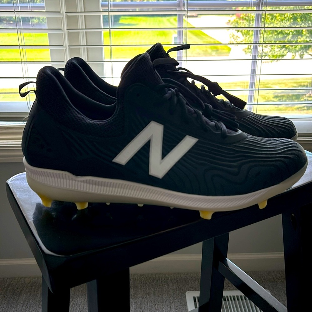 New without tags mens baseball cleats